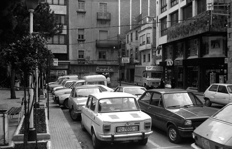 Parking Spain PanF Rollei 35T 1980.jpg