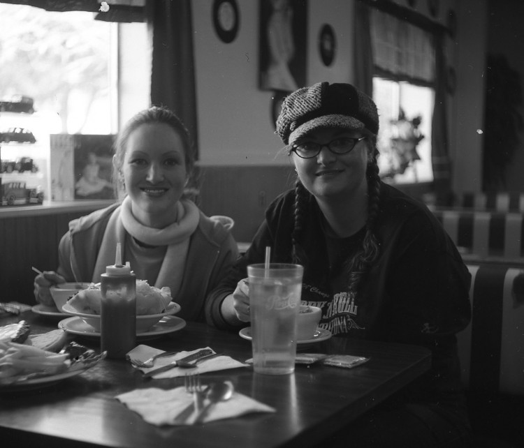 Cheryl & Kate in Payson 30.Jan.2011.jpg (131.85 KiB) Viewed 18971 times We went to a café & had lunch.