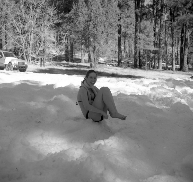 Cheryl in snow, Airplane Flat, 30.Jan.2011.jpg (225.48 KiB) Viewed 18971 times Why she did this, I'll never know.